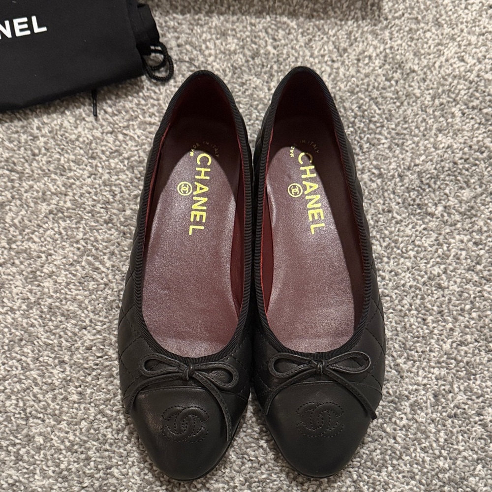 CHANEL Black Quilted Flats - Picture 3 of 7